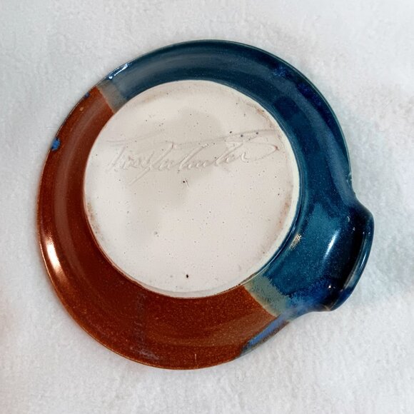 Studio Art Hand made Artisan Pottery serving dish 6.5 inches signed Please Read - Picture 3 of 4